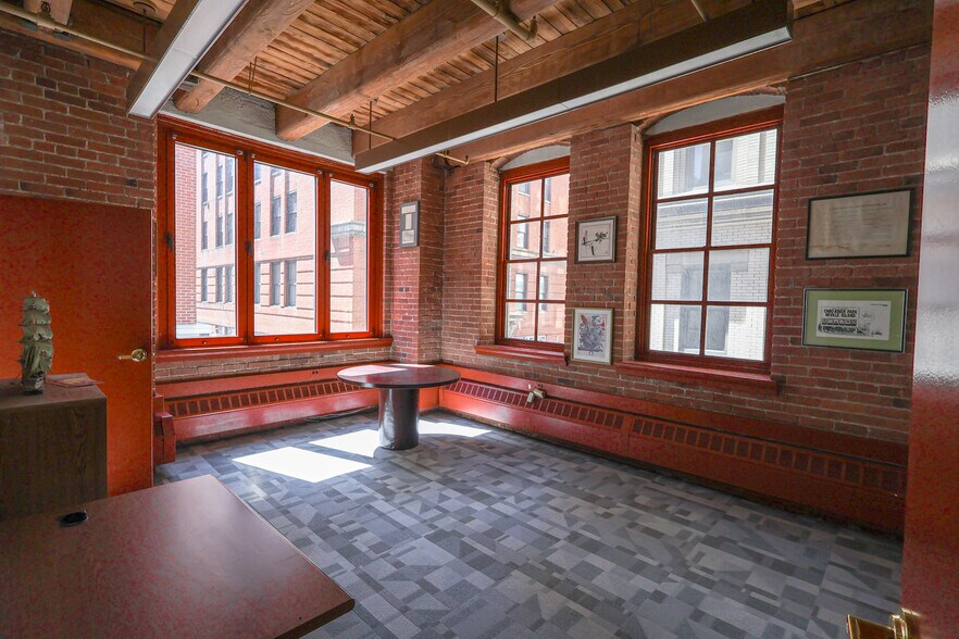 More Photos Of 425 1st Ave, Pittsburgh Medical For Lease