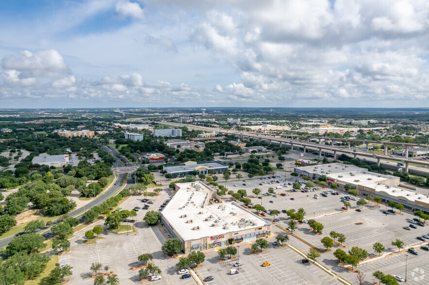 More Photos Of 11066 Pecan Park Blvd, Cedar Park Unknown For Lease