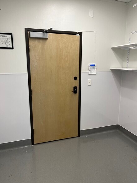 More Photos Of 9123 SE St Helens St, Clackamas Office For Lease