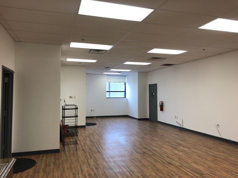 More Photos Of 746 Gotham Pkwy, Carlstadt Warehouse For Lease