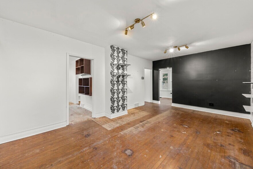 More Photos Of 305 S Naperville Rd, Wheaton Office For Sale