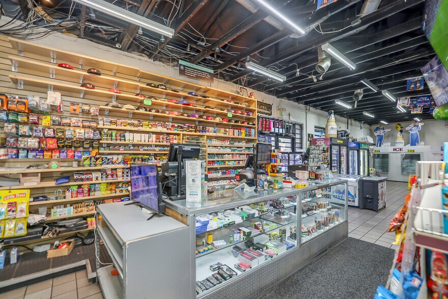 More Photos Of 1033 N 24th Pl, Phoenix Service Station For Sale