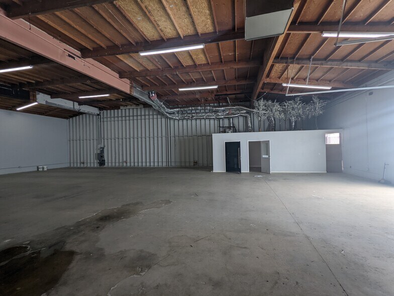 More Photos Of 1631 Maria St, Burbank Warehouse For Lease