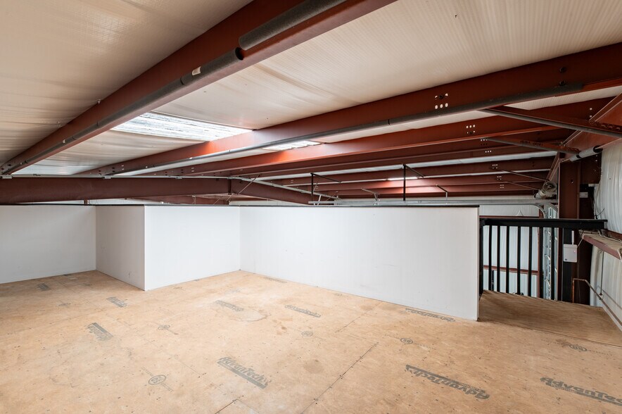 More Photos Of 70 N Gwinnett St, Buford Showroom For Sale