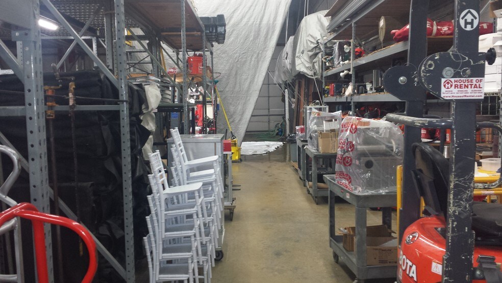 More Photos Of 1766 Waukegan Rd, Glenview Unknown For Lease