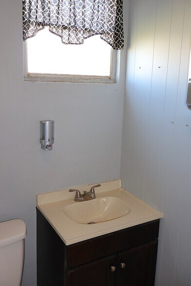 More Photos Of 501 Plaza Dr, Enterprise Storefront Retail Office For Sale