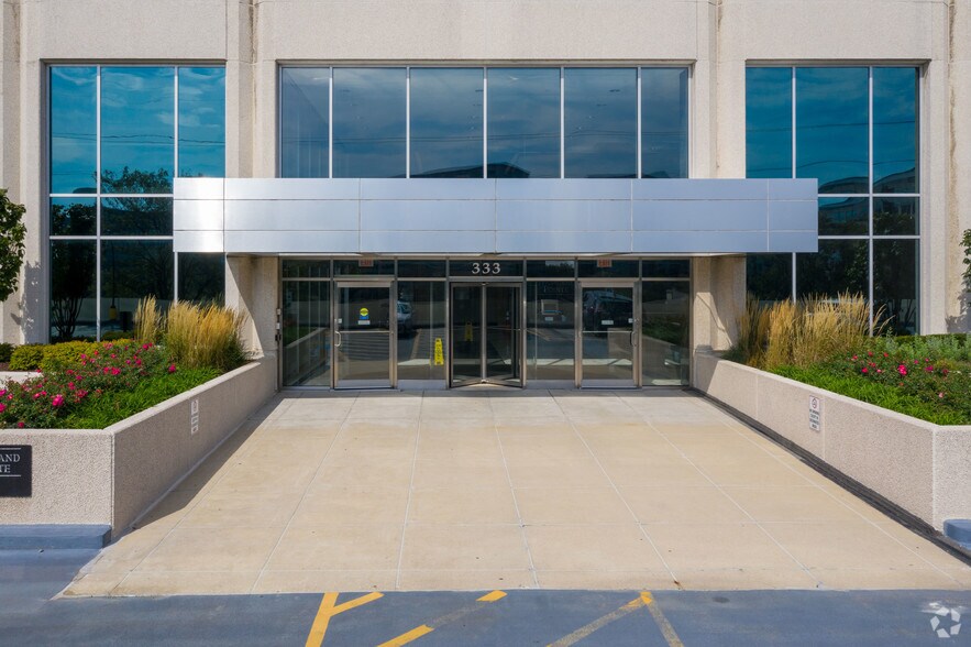 More Photos Of 333 E Butterfield Rd, Lombard Office For Lease