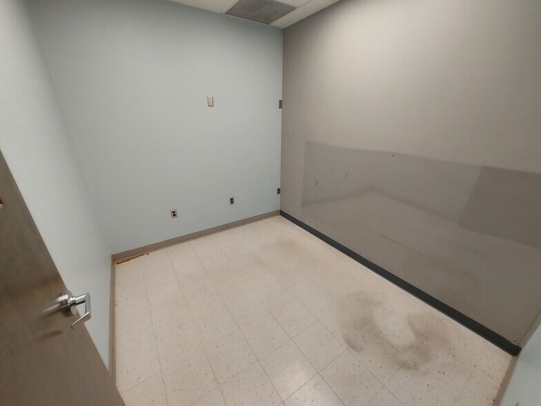 More Photos Of 625 Hutton St, Raleigh Showroom For Lease