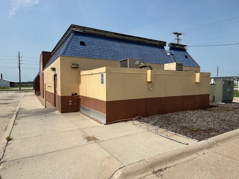 More Photos Of 225 S Fremont St, Shenandoah Fast Food For Lease