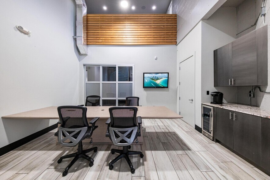 More Photos Of 3305 SW 37th Ave, Miami Office For Sale