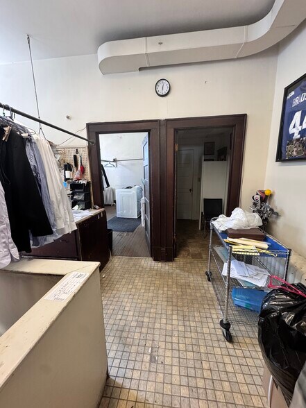 More Photos Of 204 Lancaster St, Albany Storefront Retail Residential For Sale