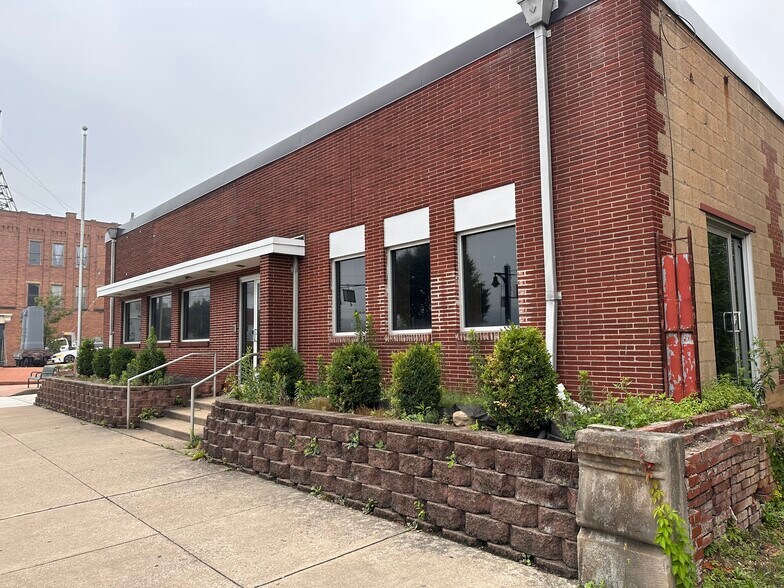 More Photos Of 108 W 8th Ave, Homestead Freestanding For Lease