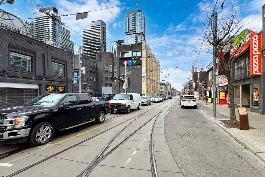 More Photos Of 10-14 Mccaul St, Toronto Office For Lease