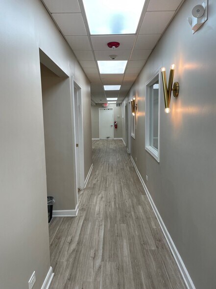 More Photos Of 3700 Oakton St, Skokie Flex For Sale