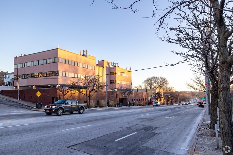 More Photos Of 222-15 Northern Blvd, Bayside Office For Lease