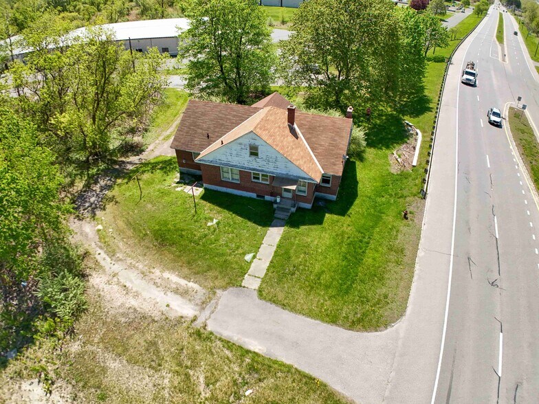 More Photos Of 1499 S State St, North Adams Distribution For Sale