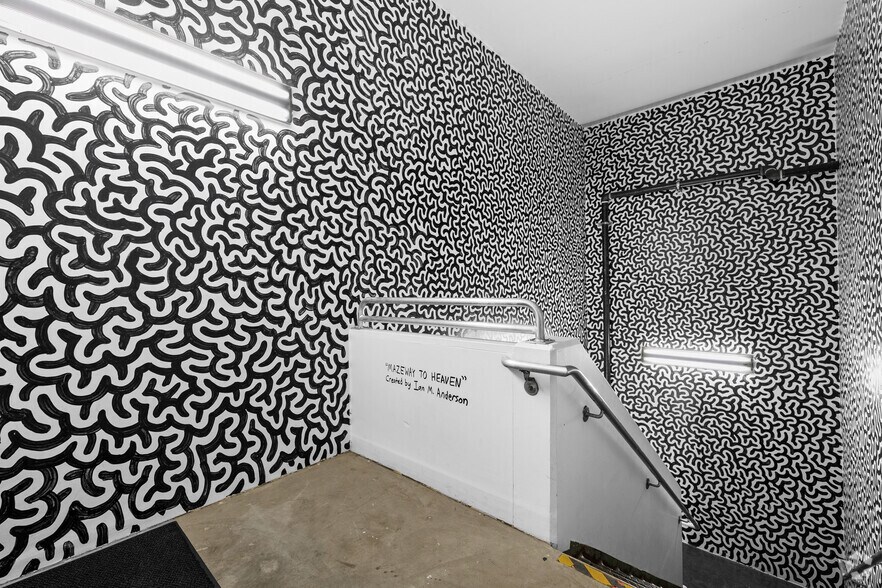 More Photos Of 300 N 3rd St, Burbank Office For Sale