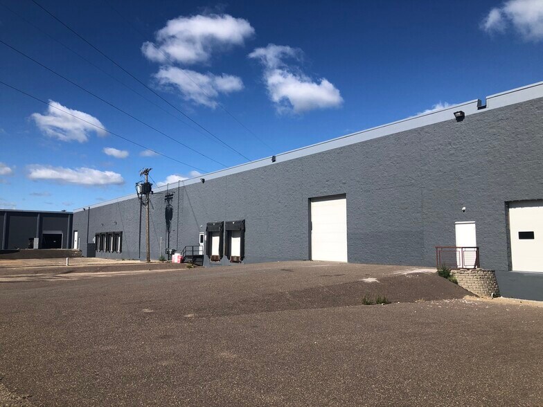 Primary Photo Of 2100 Stoughton Ave, Chaska Warehouse For Lease