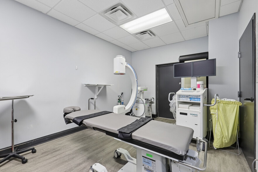 More Photos Of 859 Park Ave, Orange Park Medical For Sale