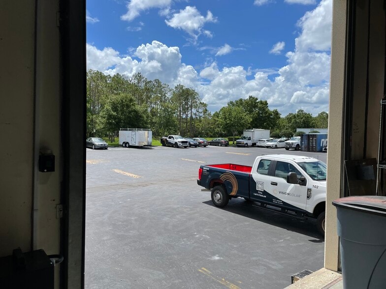 More Photos Of 6600-6626 Kingspointe Pky, Orlando Distribution For Lease