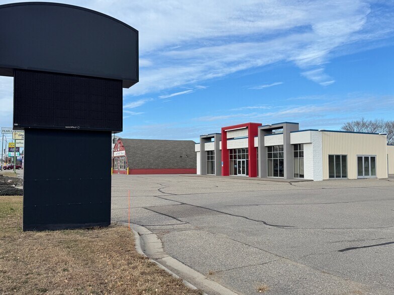 More Photos Of 125 Division St, Waite Park Auto Dealership For Sale