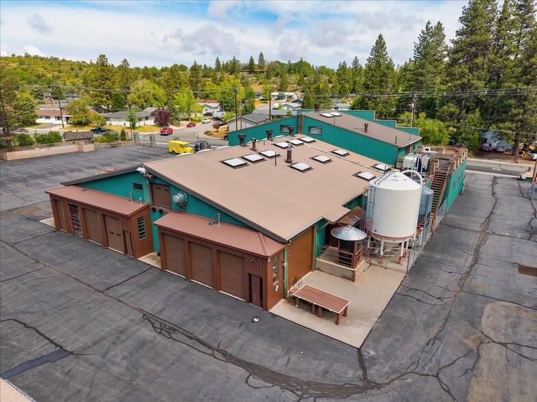More Photos Of 360 College Ave, Weed Showroom For Sale