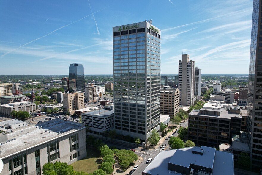 More Photos Of 400 W Capitol Ave, Little Rock Office For Lease