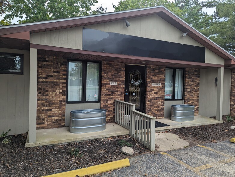 Primary Photo Of 1820 McKinley Ave, Charleston Storefront Retail Office For Lease