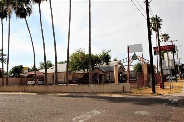 More Photos Of 1419 San Dario Ave, Laredo Office For Sale