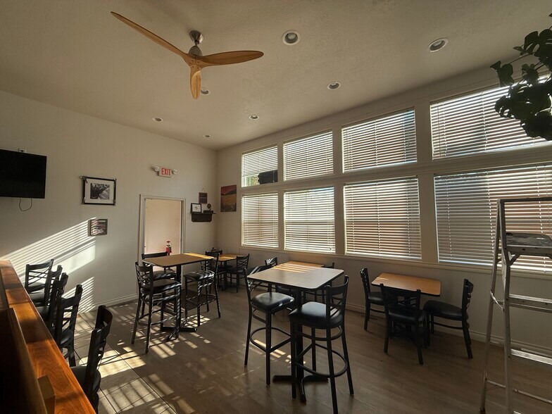 More Photos Of 33518 W Jefferson Ave, Rockwood Restaurant For Sale