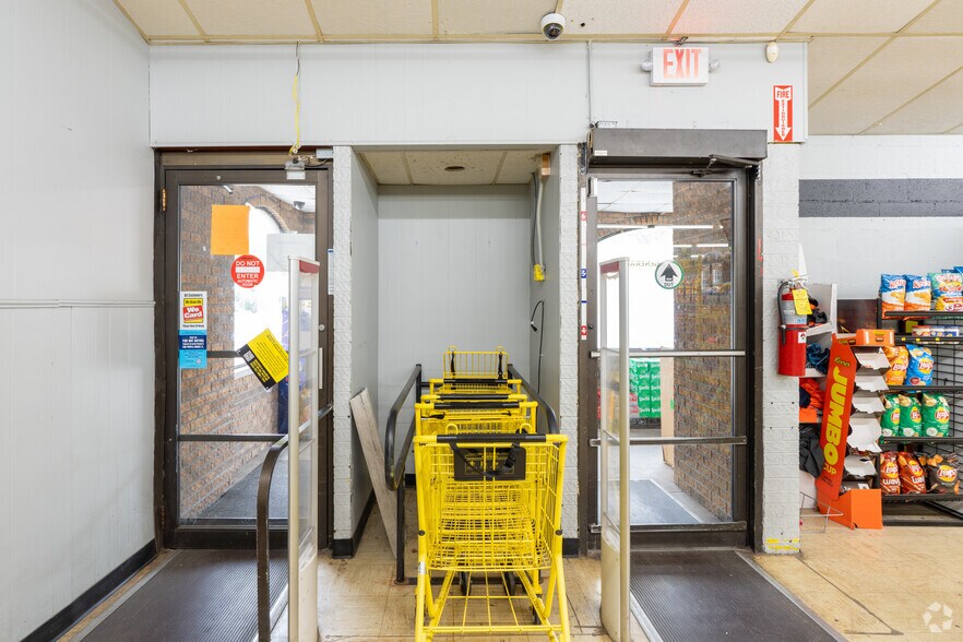 More Photos Of 500 E Saint Joseph St, Springfield Storefront For Sale