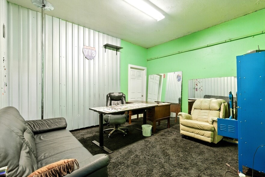 More Photos Of 8604 Jensen Dr, Houston Bar For Sale