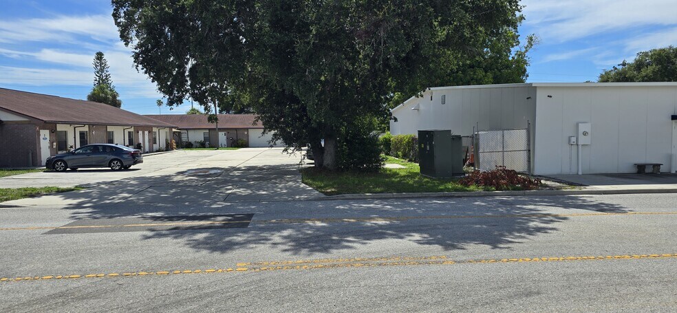 More Photos Of 1141 Pierce St, Clearwater Warehouse For Sale