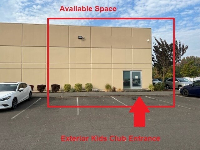More Photos Of 6095 SE Tualatin Valley Hwy, Hillsboro Health Club For Lease