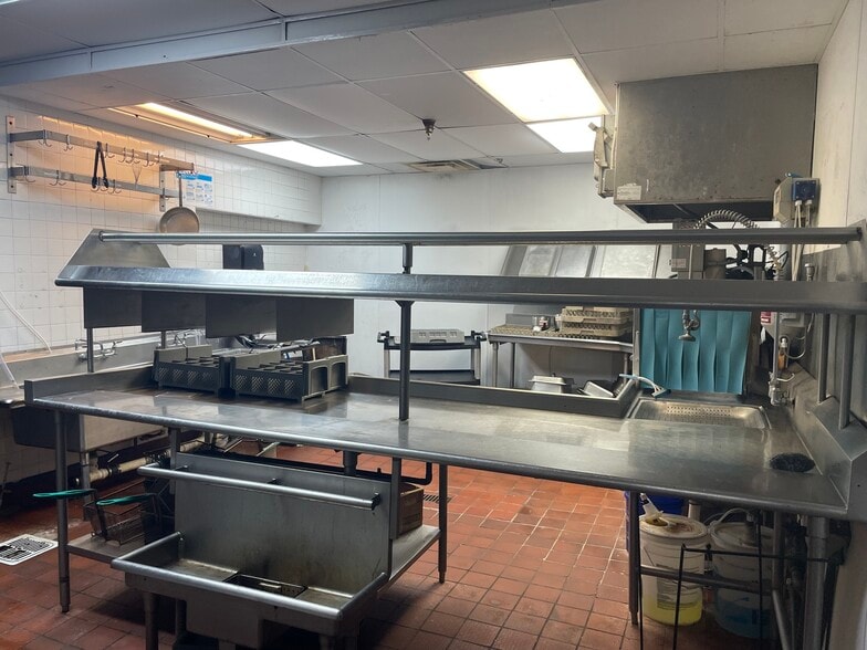 More Photos Of 905 E Gregory St, Pensacola Restaurant For Sale