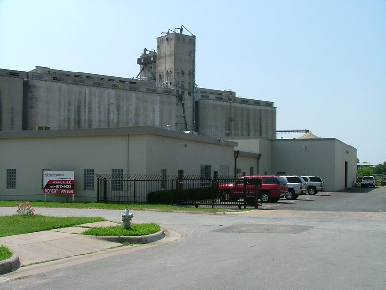 More Photos Of 2001 Saint Louis Ave, Fort Worth Warehouse For Sale