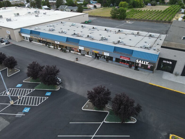 Primary Photo Of 3407 W Court St, Pasco General Retail For Sale