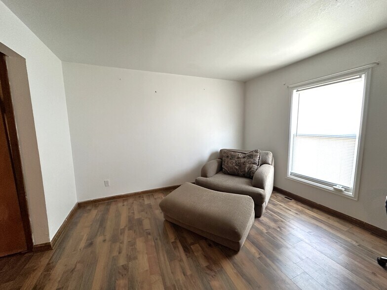 More Photos Of 309 8th St, Hugo Apartments For Sale