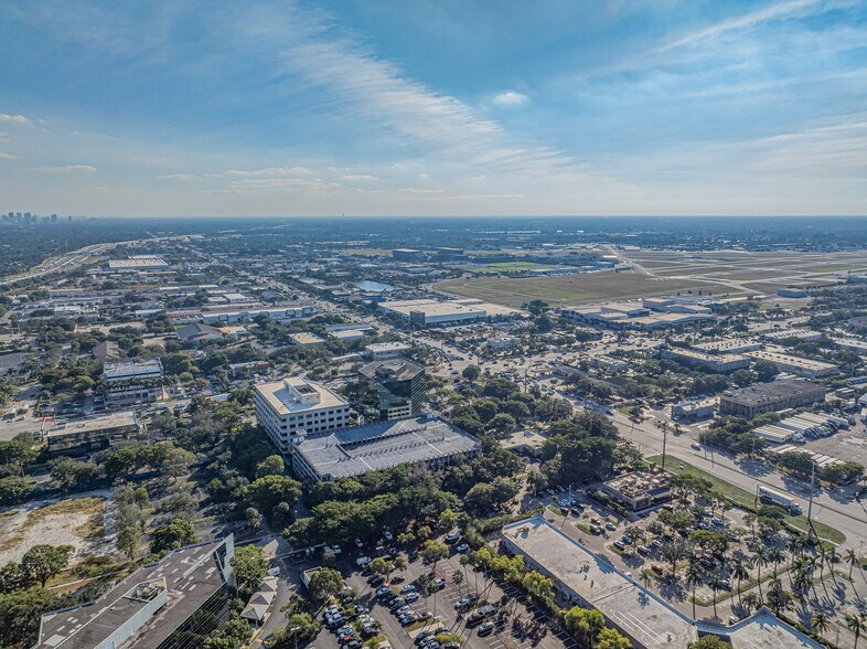 More Photos Of 6001 Powerline Rd, Fort Lauderdale Showroom For Lease