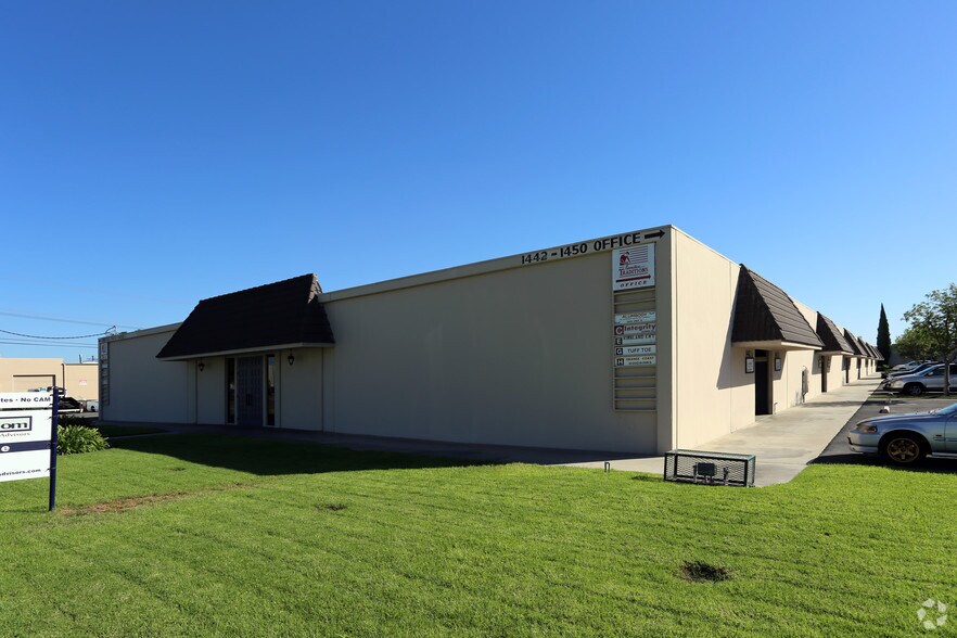 More Photos Of 1450 W Collins Ave, Orange Warehouse For Lease