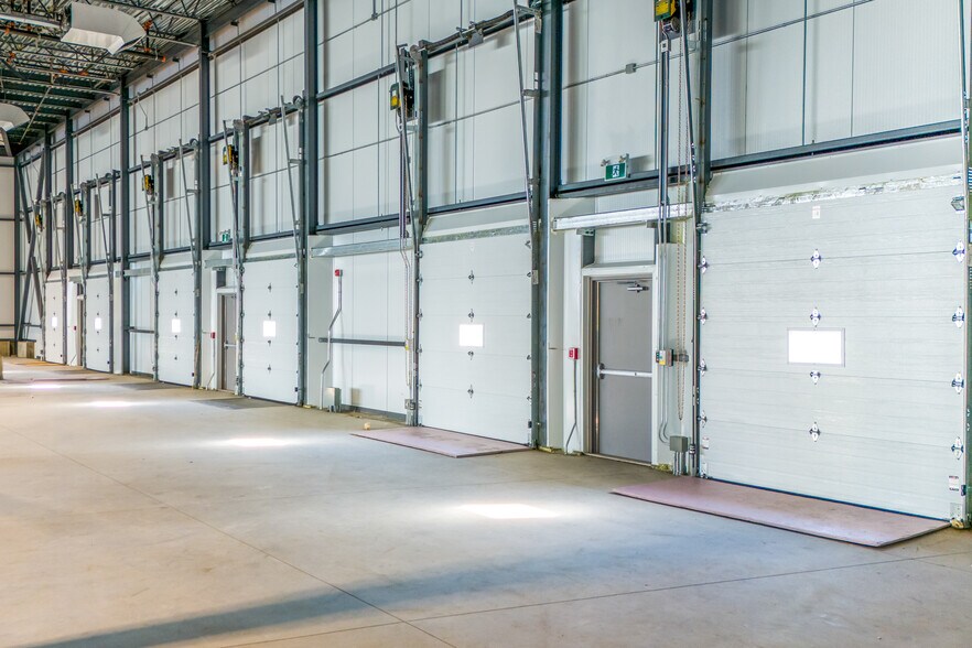 More Photos Of 4590-4592 Boul De Portland, Sherbrooke Food Processing For Lease