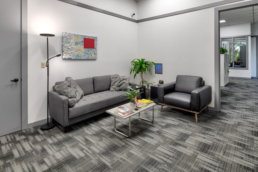 More Photos Of 2265 116th Ave NE, Bellevue Office For Lease
