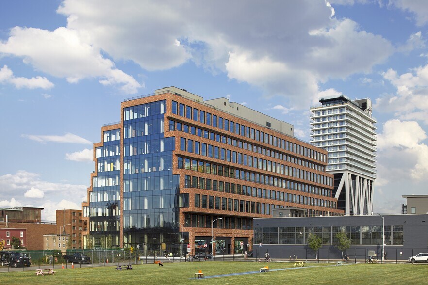 More Photos Of 25 Kent Ave, Brooklyn Office For Lease