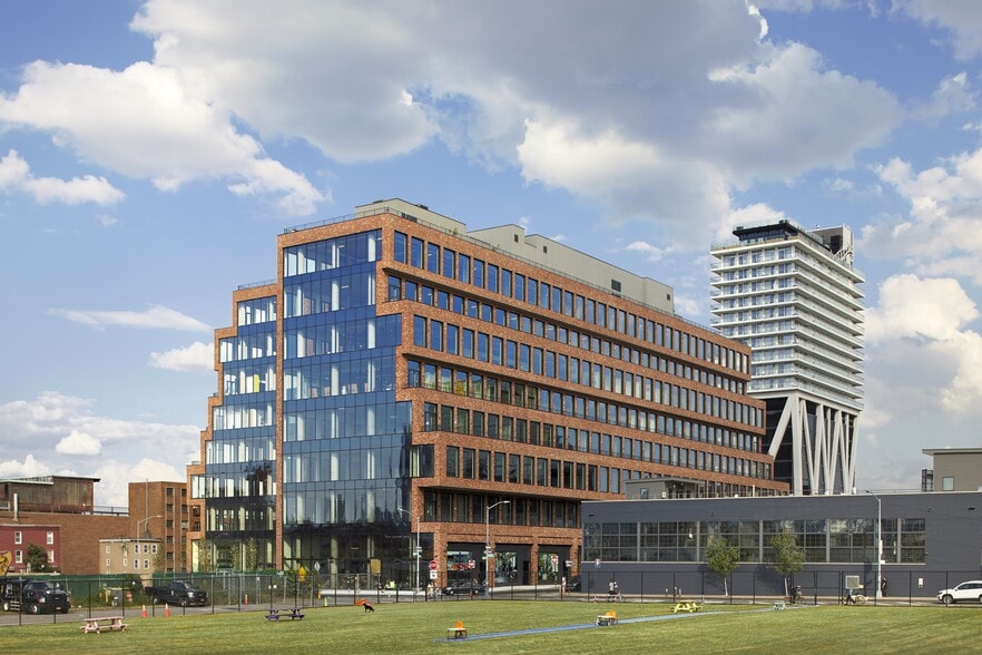 More Photos Of 25 Kent Ave, Brooklyn Office For Lease