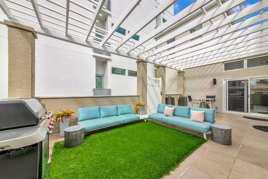 More Photos Of 1345 2nd St, Sarasota Office Residential For Sale