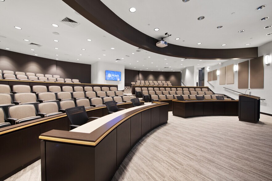 More Photos Of 300 Tri State International, Lincolnshire Unknown For Lease