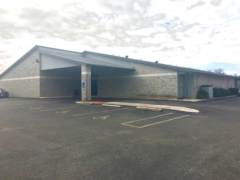 More Photos Of 515 N King St, Seguin Medical For Sale