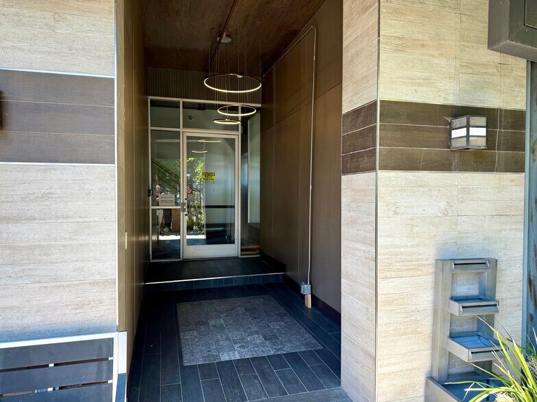 More Photos Of 1200-1204 Venice Blvd, Los Angeles Loft Creative Space For Lease