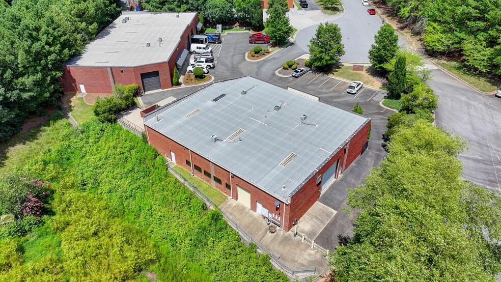 More Photos Of 4325 Creek Park Dr, Suwanee Light Distribution For Sale