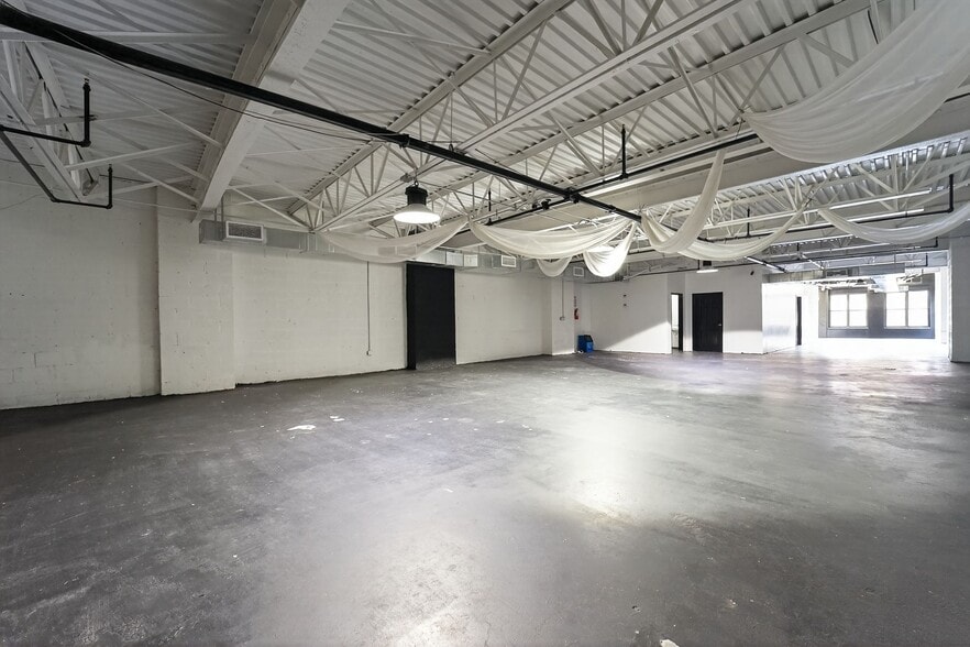 More Photos Of 404 E Baltimore St, Baltimore Storefront Retail Office For Lease